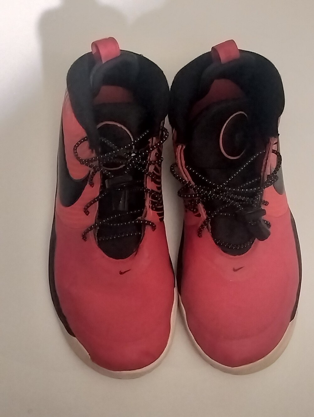 Nike Team Hustle  Boys Size 5 Shoes